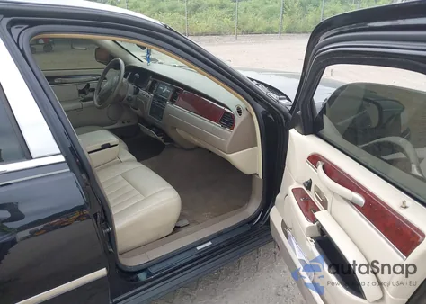 2004 Lincoln Town Car Signature из США, поврежденный, VIN 1LNHM81W54Y633721